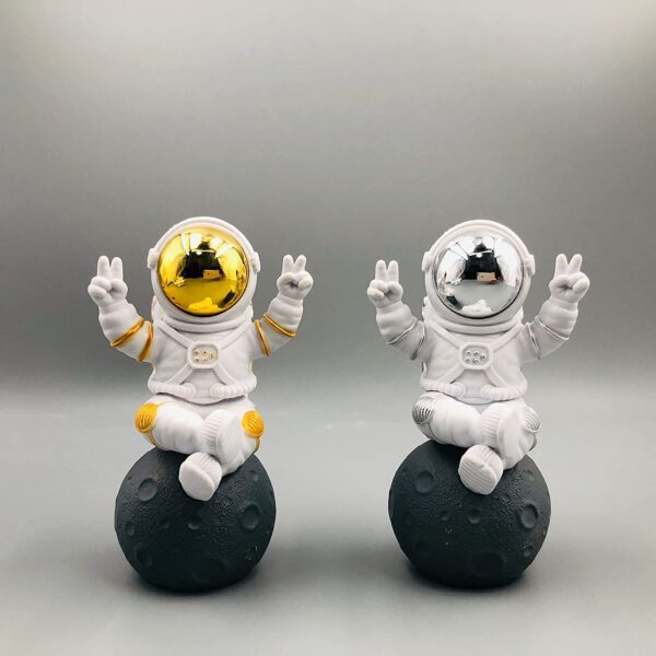 1733393211 Street27® Cute Outer Space Astronaut Figurine Action Figure Toys Statue for Showpiece Home Living Room Decor Office Desktop Decoration Car Dashboard Kids Birthday Party Gift Resin